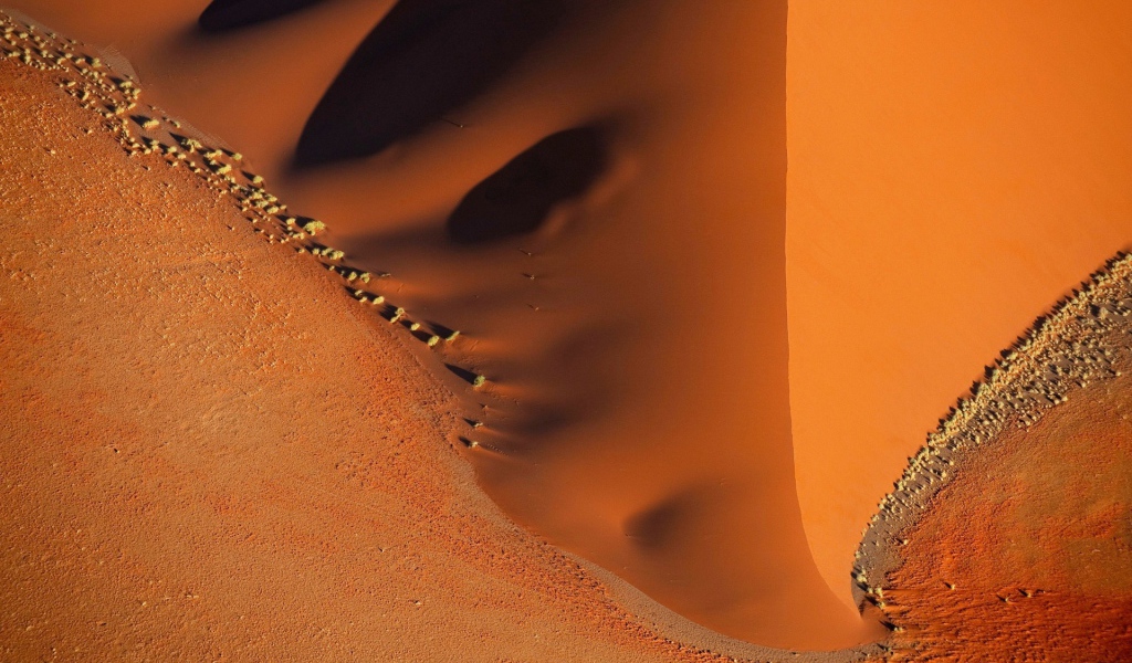 Камни на песке в пустыне