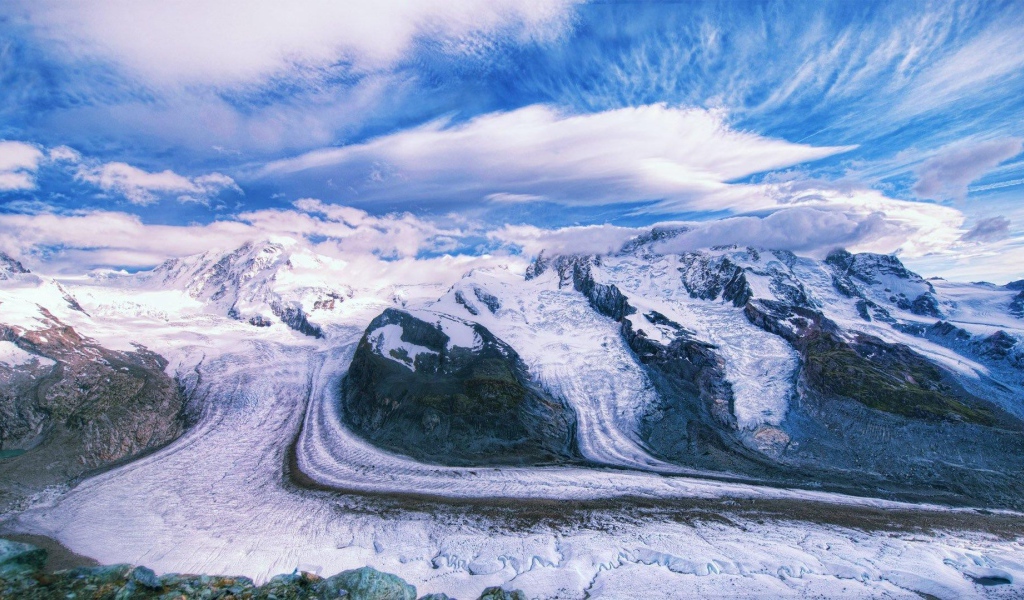 Облака над ледником