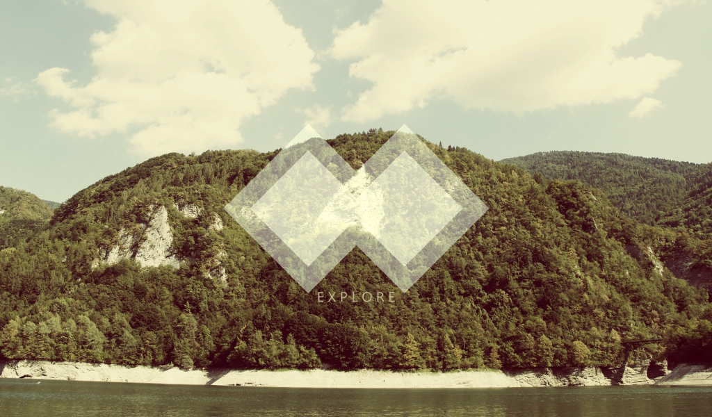 Ромбы на фоне горы