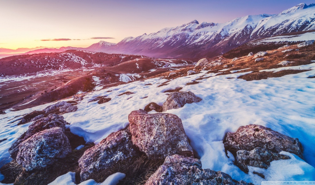 Свежий снег в горах