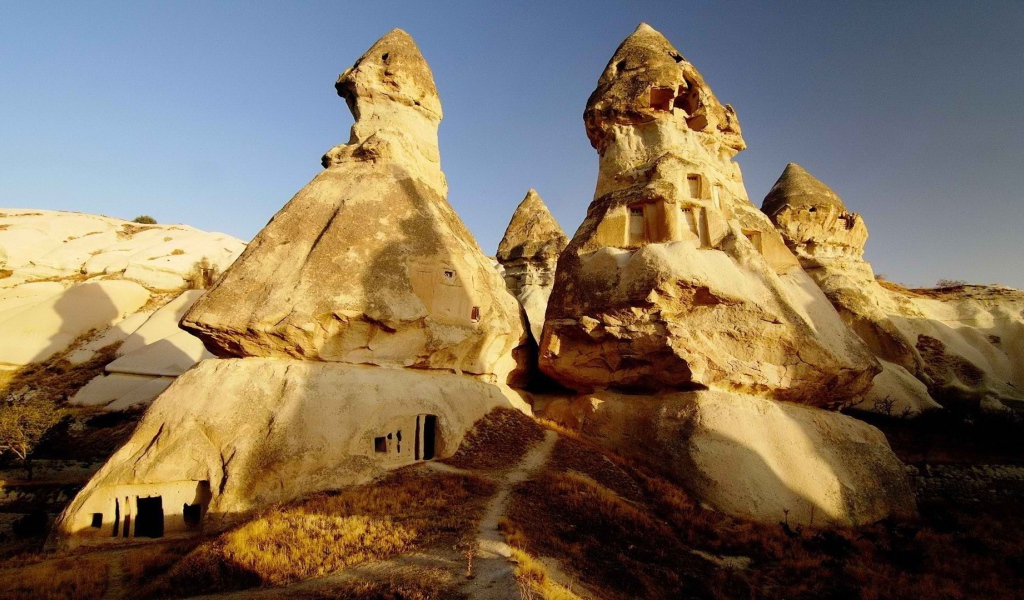 Жилые дома в скалах