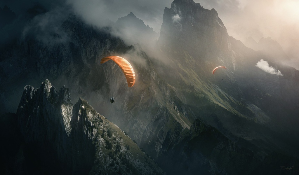 Парашютисты в горах