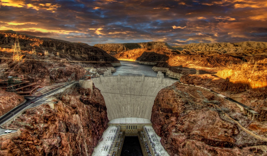 Плотина на реке в горах