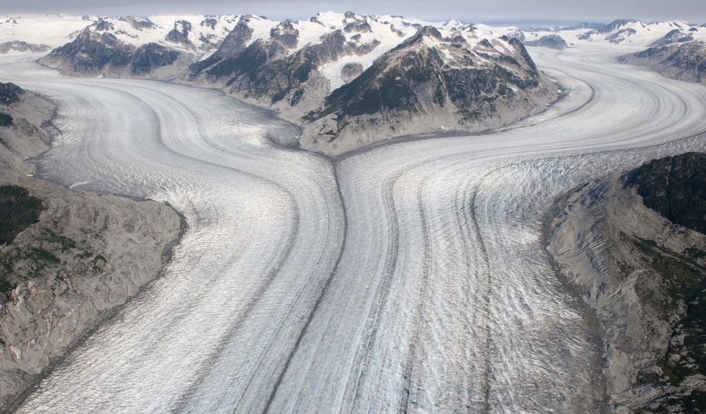Два ледника сливаются в один