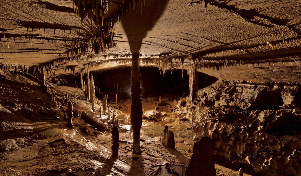 Пещерные сталактиты