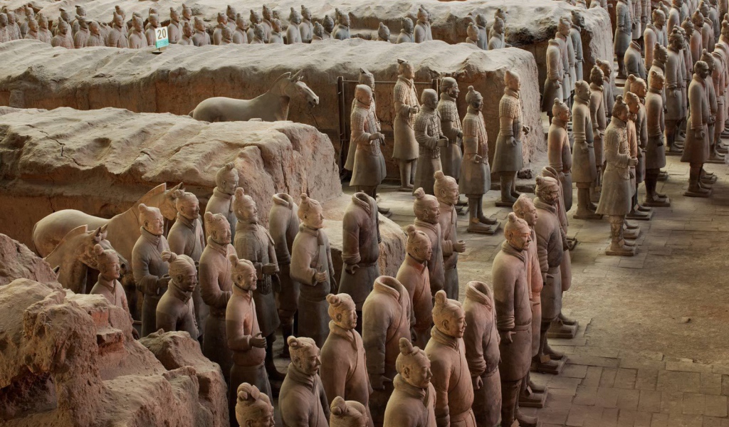 Глиняные фигуры воинов