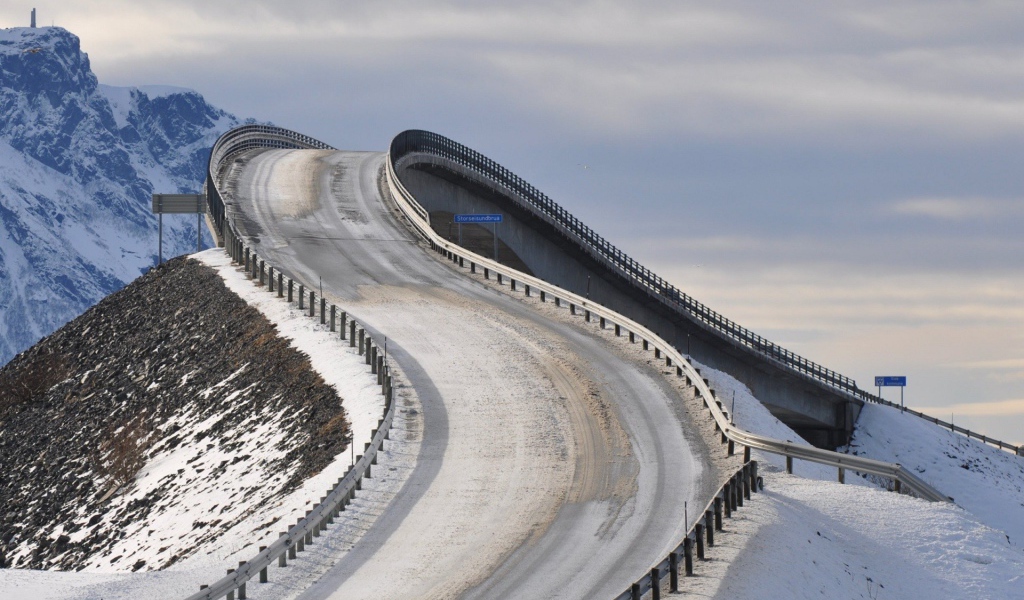 Крутой подъем на мост