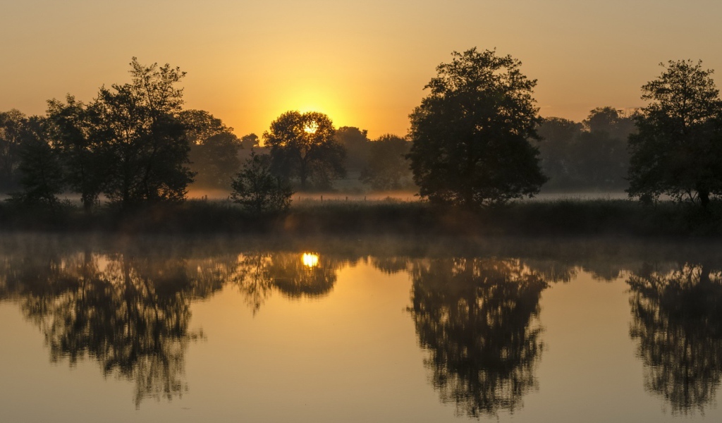 Вечерний туман над рекой