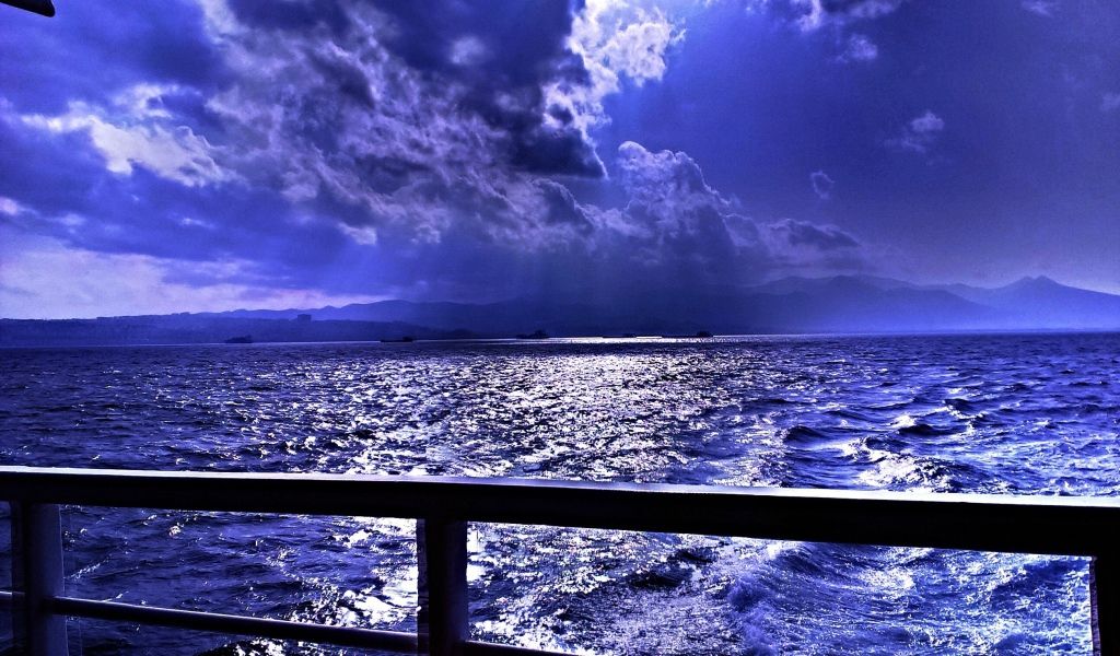 Синее море за бортом