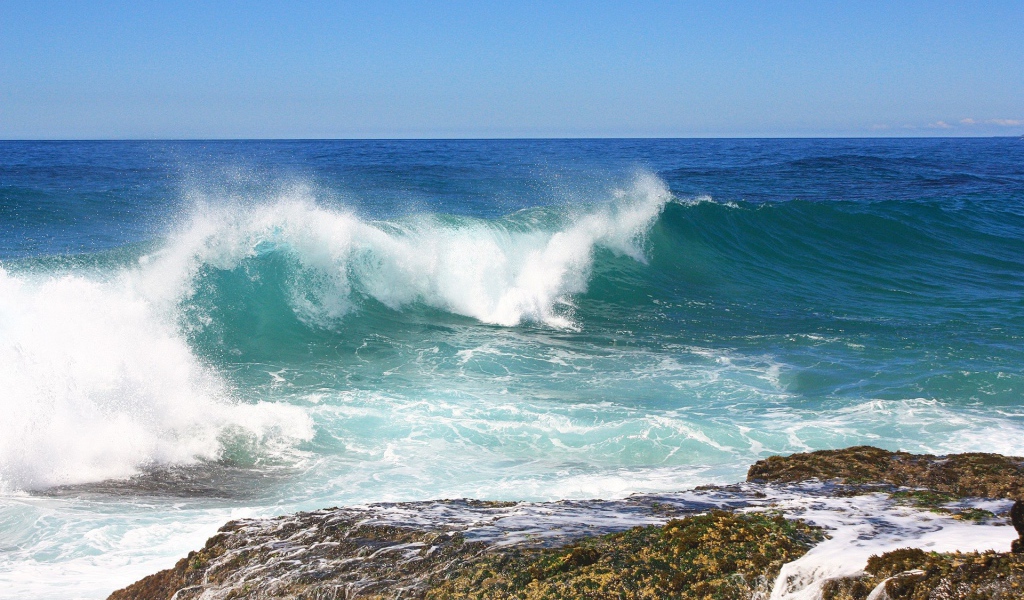 Волна прибоя бескрайнего моря
