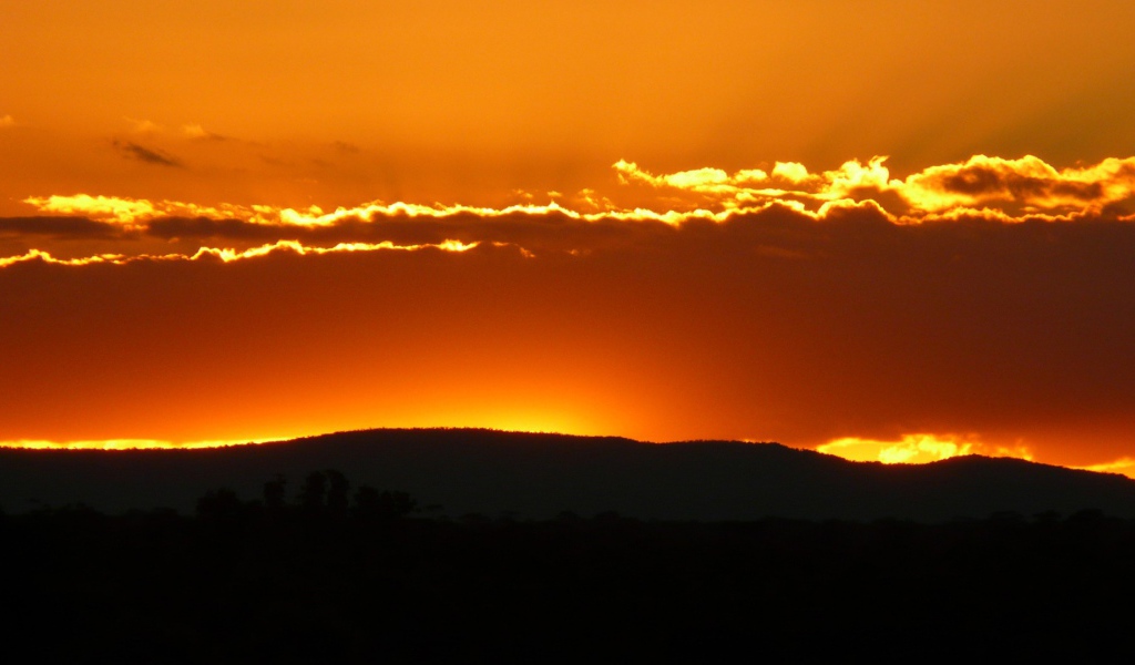 Горящие облака во время заката