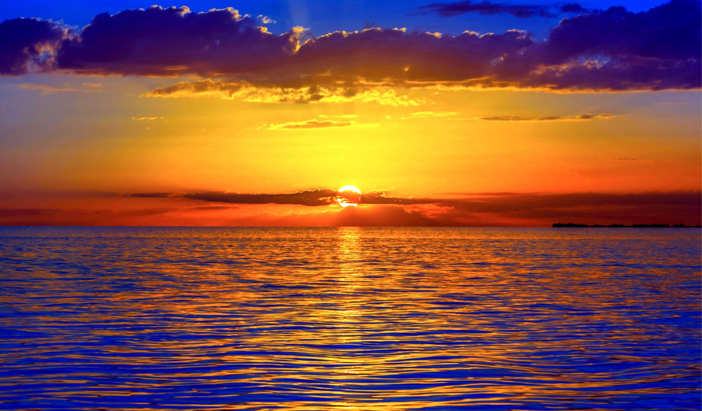 Красный закат над океаном