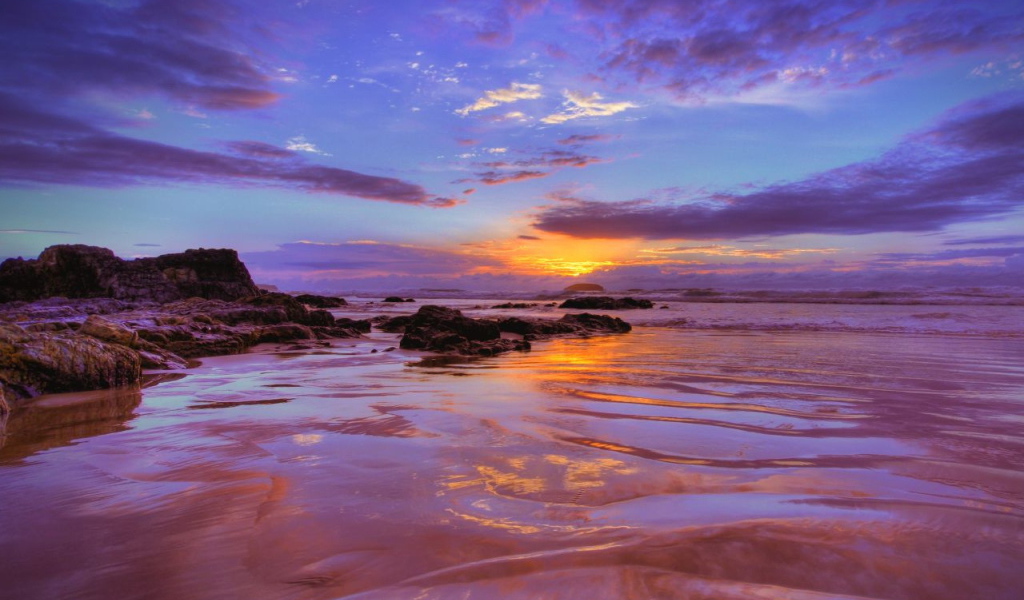 Красная вода на закате