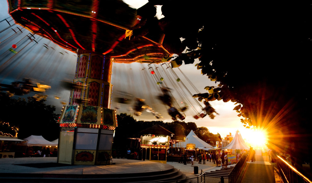 Карусели на закате