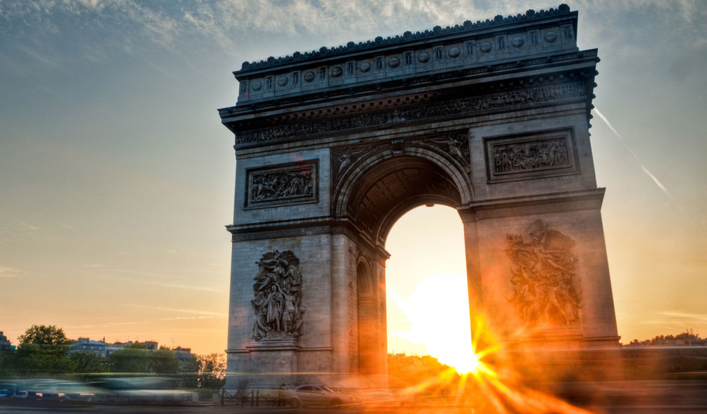 Солнце в триумфальной арке