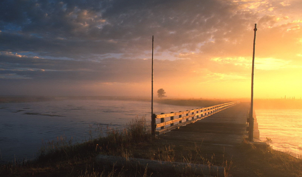 Деревянный Мост на закате