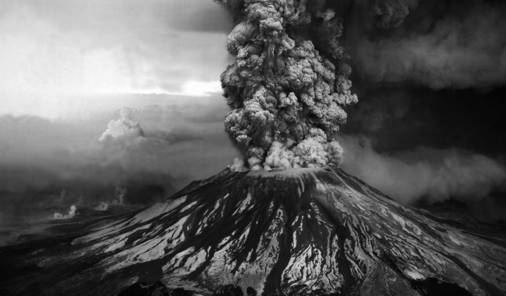 Черно белое фото извержения