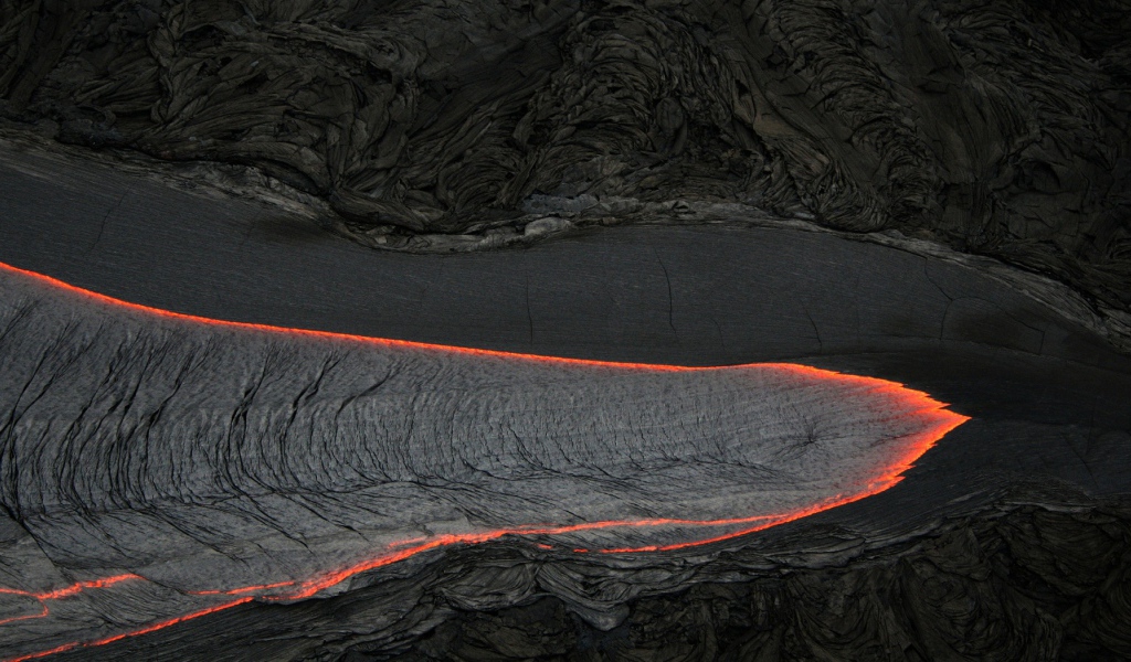 Река из вулканической лавы