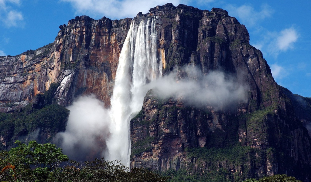 Водопад Ангела на скале