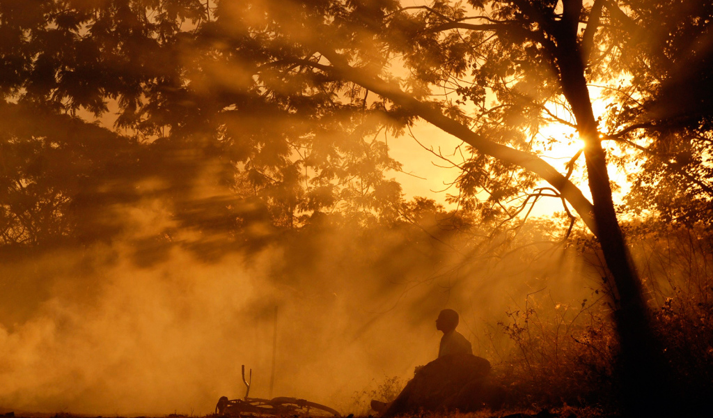 Человек с велосипедом