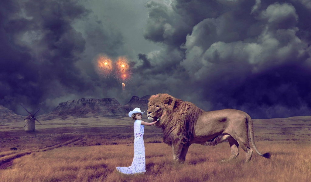 Девочка играет со львом