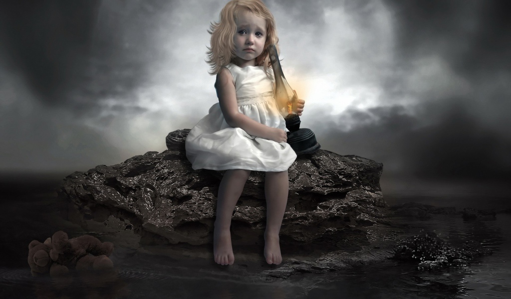 Девочка с керосиновой лампой