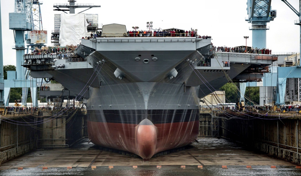 Авианосец в сухом доке