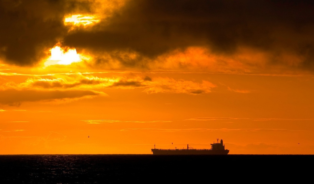 Большой корабль на горизонте