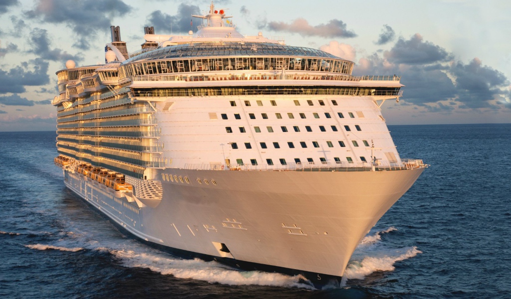 Круизный лайнер Allure of the Seas