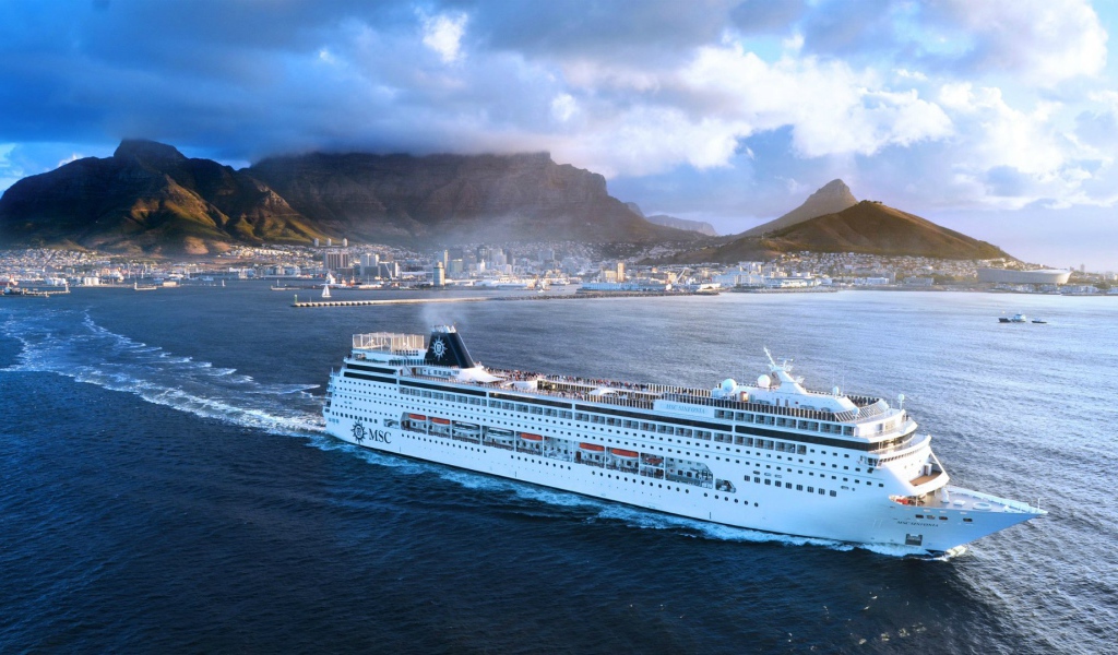 Круизный лайнер MSC Sinfonia