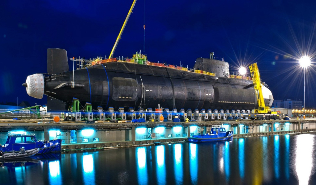Атомная подводная лодка в доке
