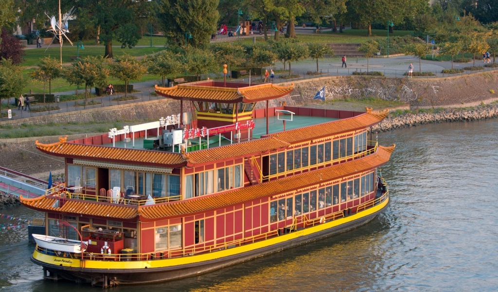 Прогулочный корабль в Китае