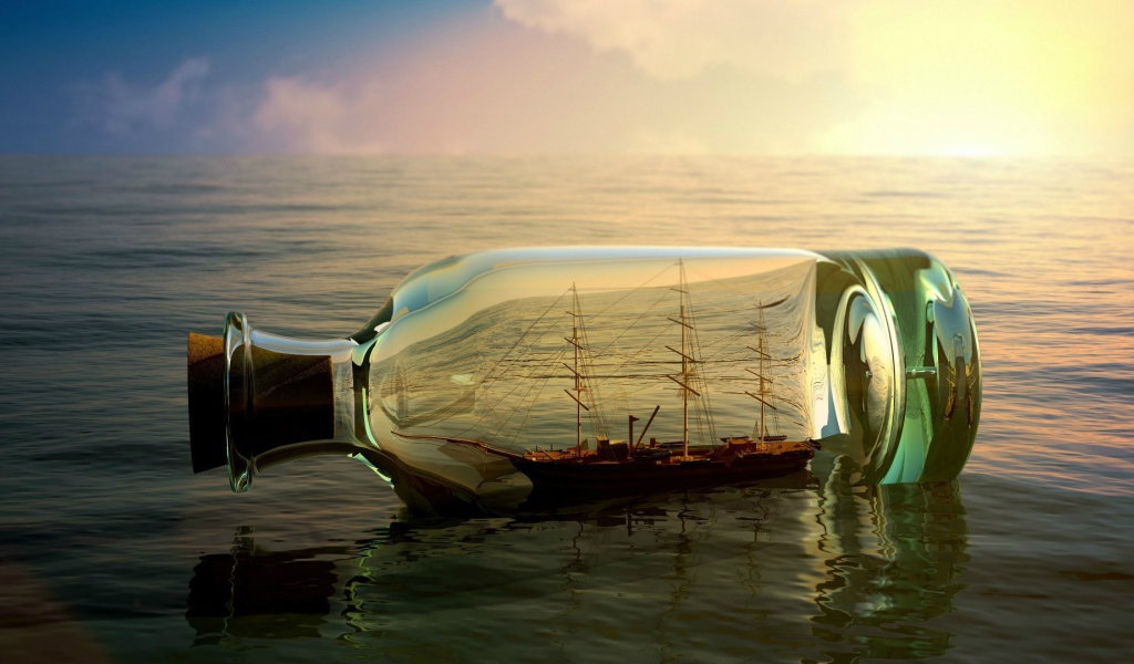 Корабль в бутылке среди моря