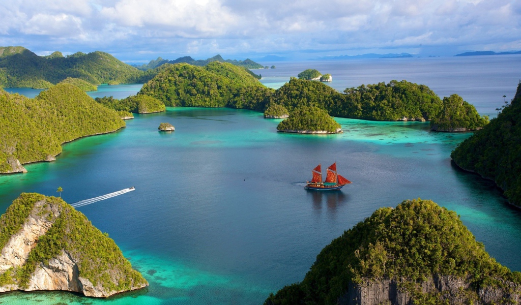 Корабль с красными парусами среди островов