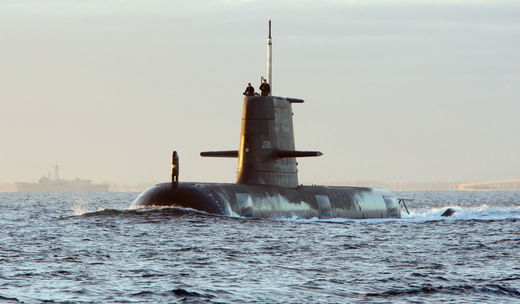 Подводная лодка всплыла из глубины