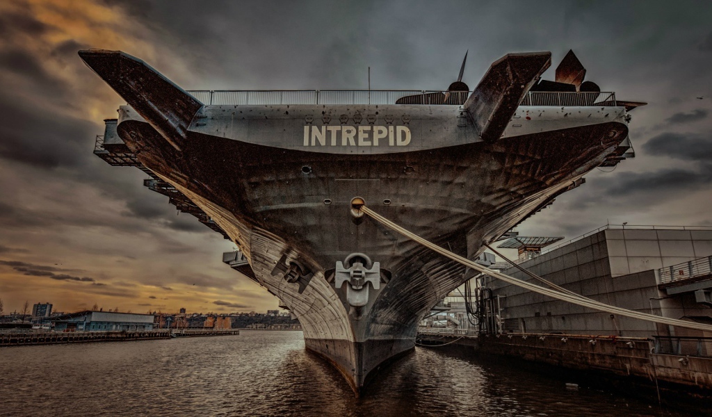 Американский авианосец Intrepid