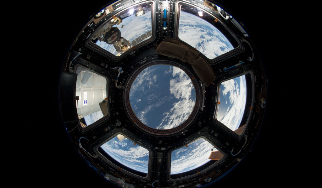 Земля в космической станции