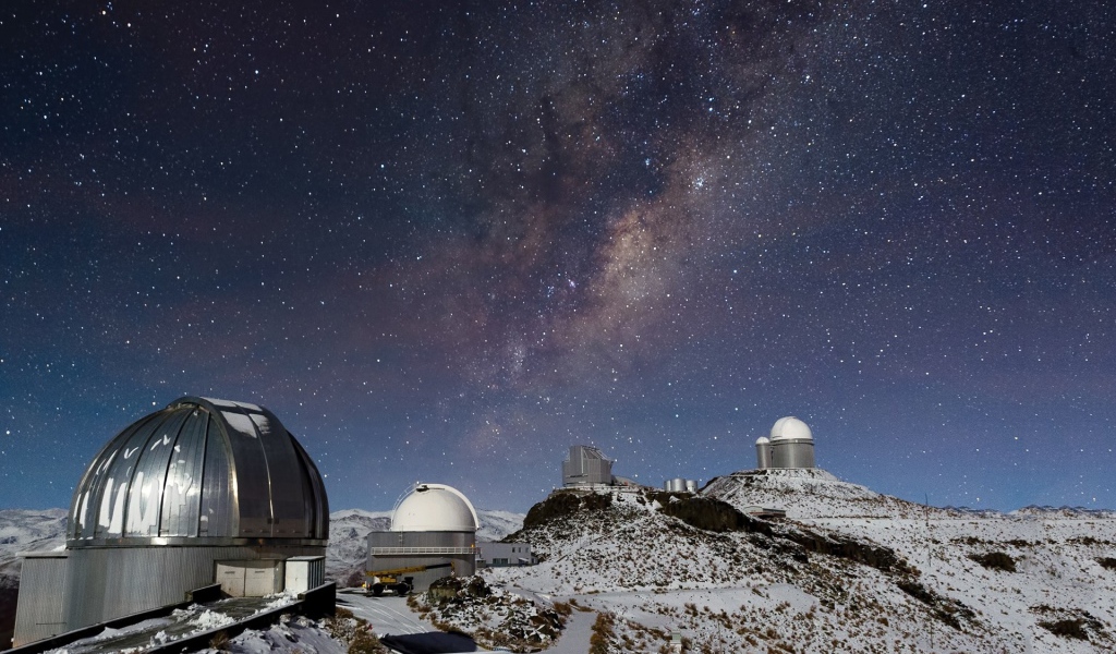 Обсерватория в горах для изучения звезд