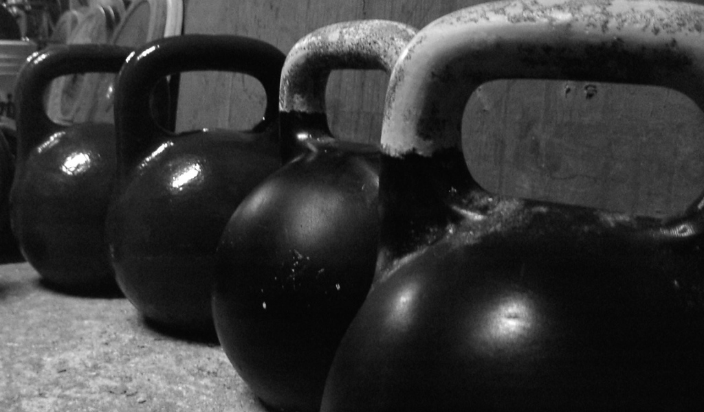 Гири в спортзале