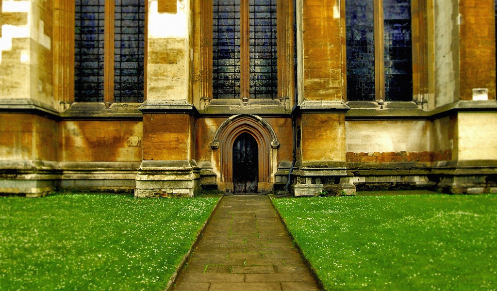 Внутренний дворик старинного монастыря