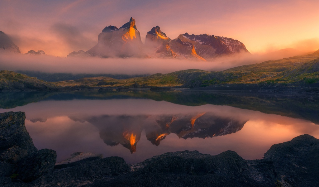 Горное озеро в Торрес-дель-Пайне, Чили
