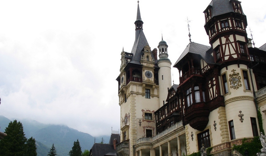 Замок Пелес в Румынии
