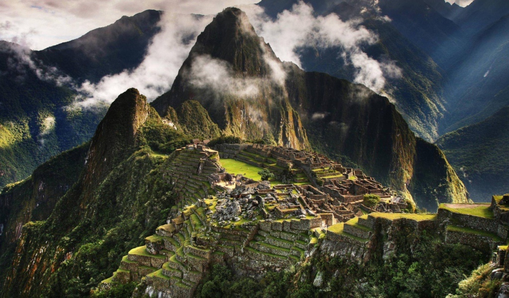 Древний город Мачу Пикчу в горах