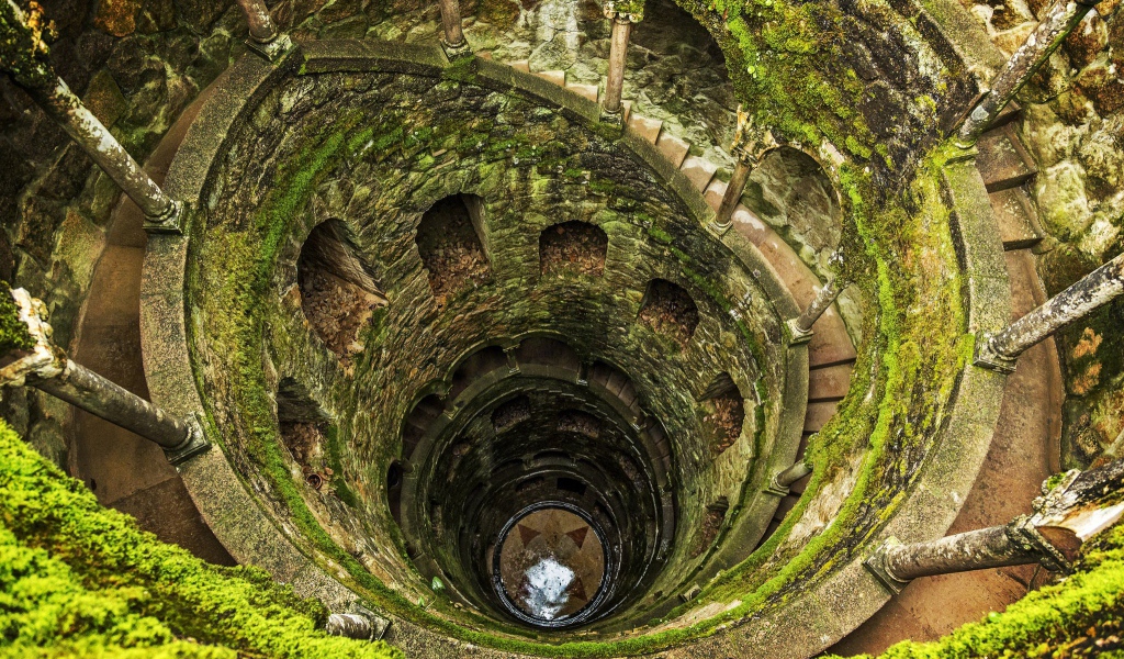 Башня выдолбленная в скале