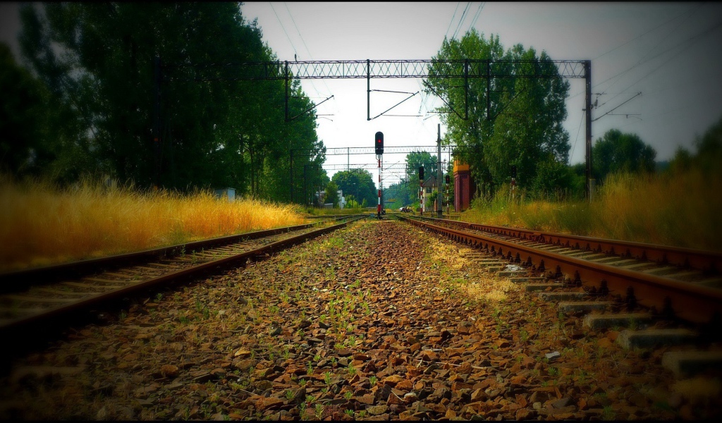 Светофор на железной дороге