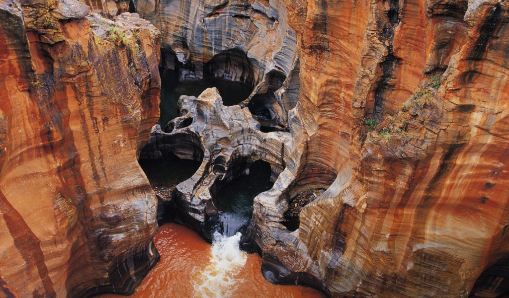 Река в каньоне в Африке