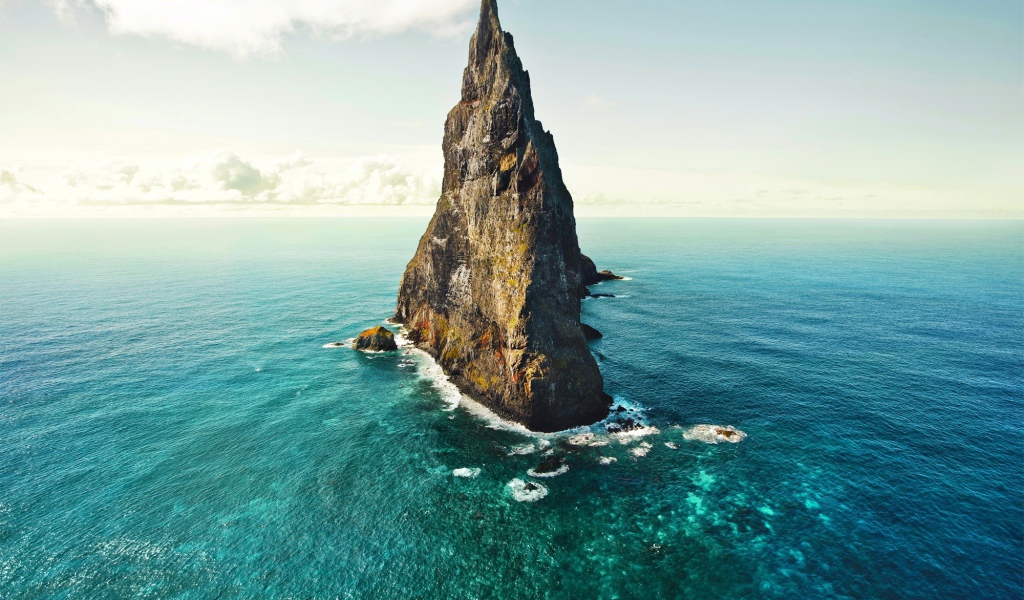 Острая скала у берегов Австралии