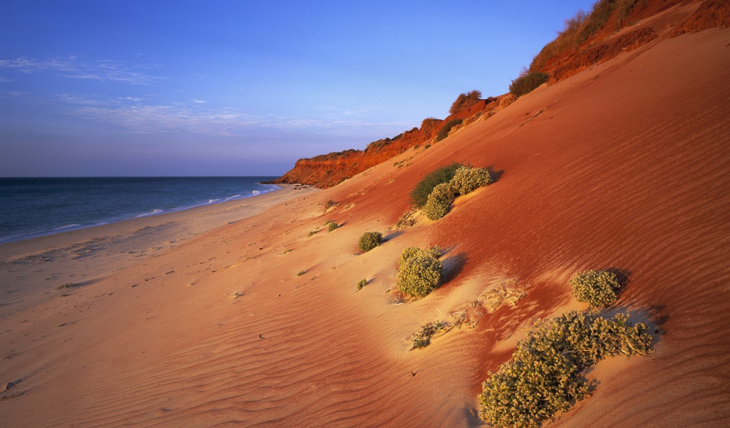 Песок на берегу океана в Австралии