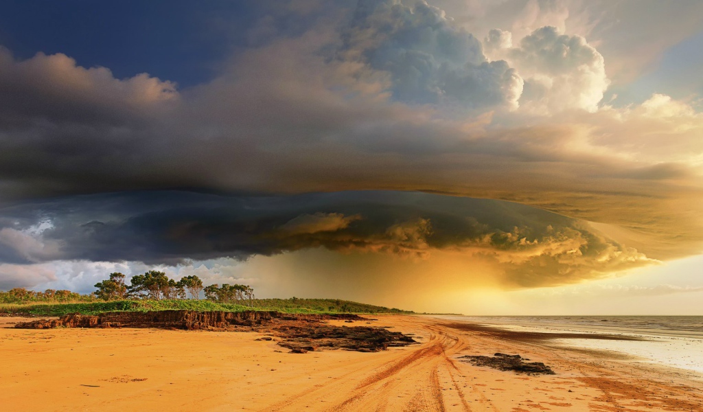 Тропический шторм в Австралии