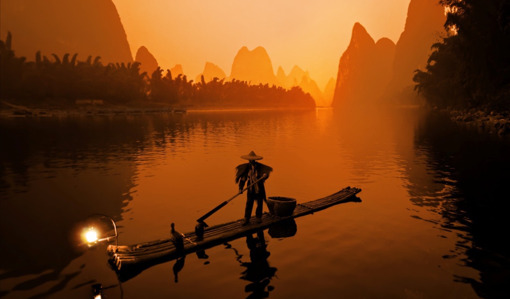 Китайский рыбак на восходе солнца